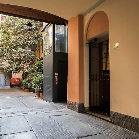 Apartment Hintown Spanish Walls